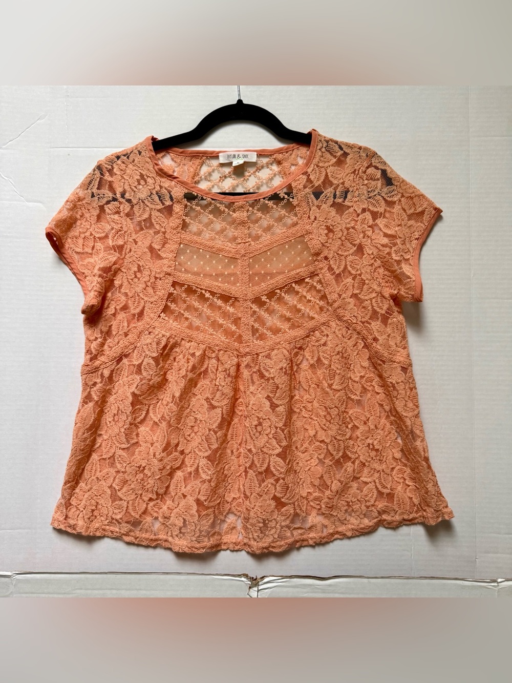 TAYLOR & SAGE TOP LACE ALLOVER SHEER MANGO PEACH PERFECT FOR LAYERING SIZE MD